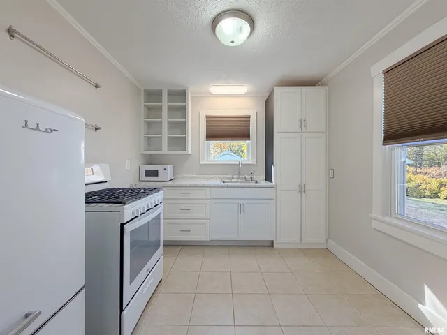 $139,000 | 1002 East Samuel Avenue, Peoria Heights, IL 61616