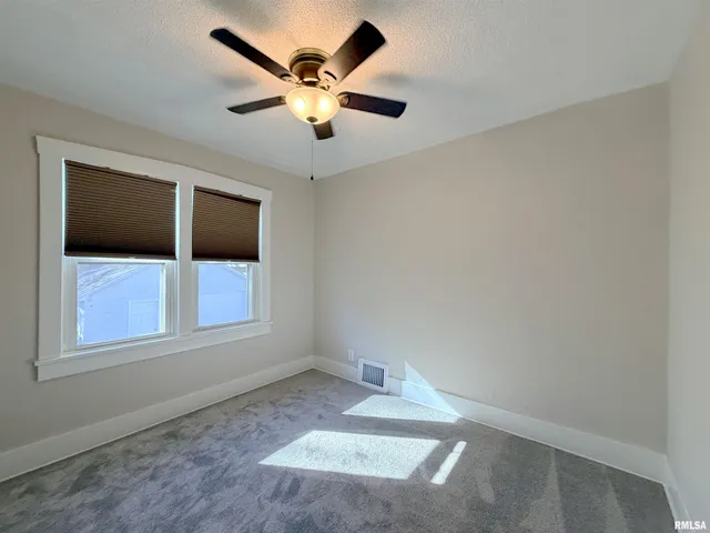 $139,000 | 1002 East Samuel Avenue, Peoria Heights, IL 61616