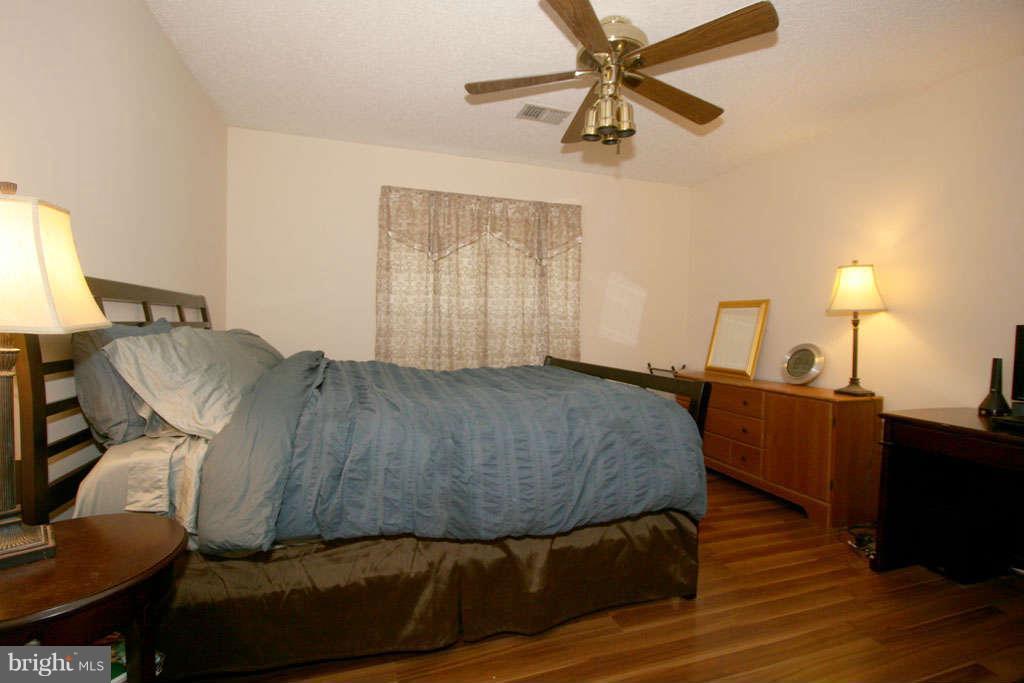 Bedroom (Master)