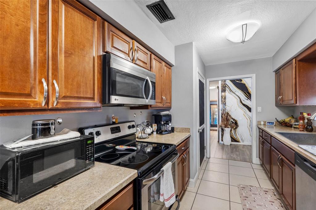 5515 Lake Le Clare Road Lutz, FL 33558 - Photo 21 of 59