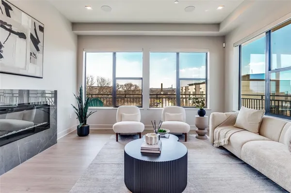 $575,000 | 1900 South Ervay Street, Unit 307, Dallas, TX 75215