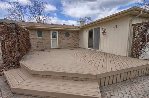 8385 Linden Road Swartz Creek, MI 48473 - Photo 24 of 29 20351190-23.JPG