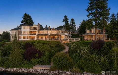 $8,900,000 | 1114 B Avenue, Anacortes, WA 98221