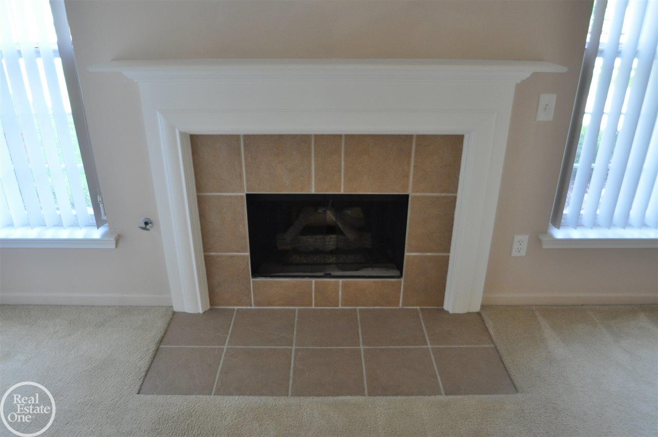 3561 Oakmonte Boulevard Rochester, MI 48306 - Photo 8 of 30 31264234-7.JPG