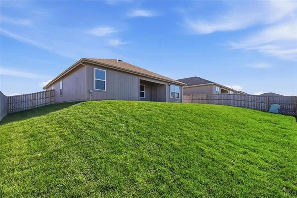 $342,500 | 21826 South Franklin Street, Spring Hill, KS 66083