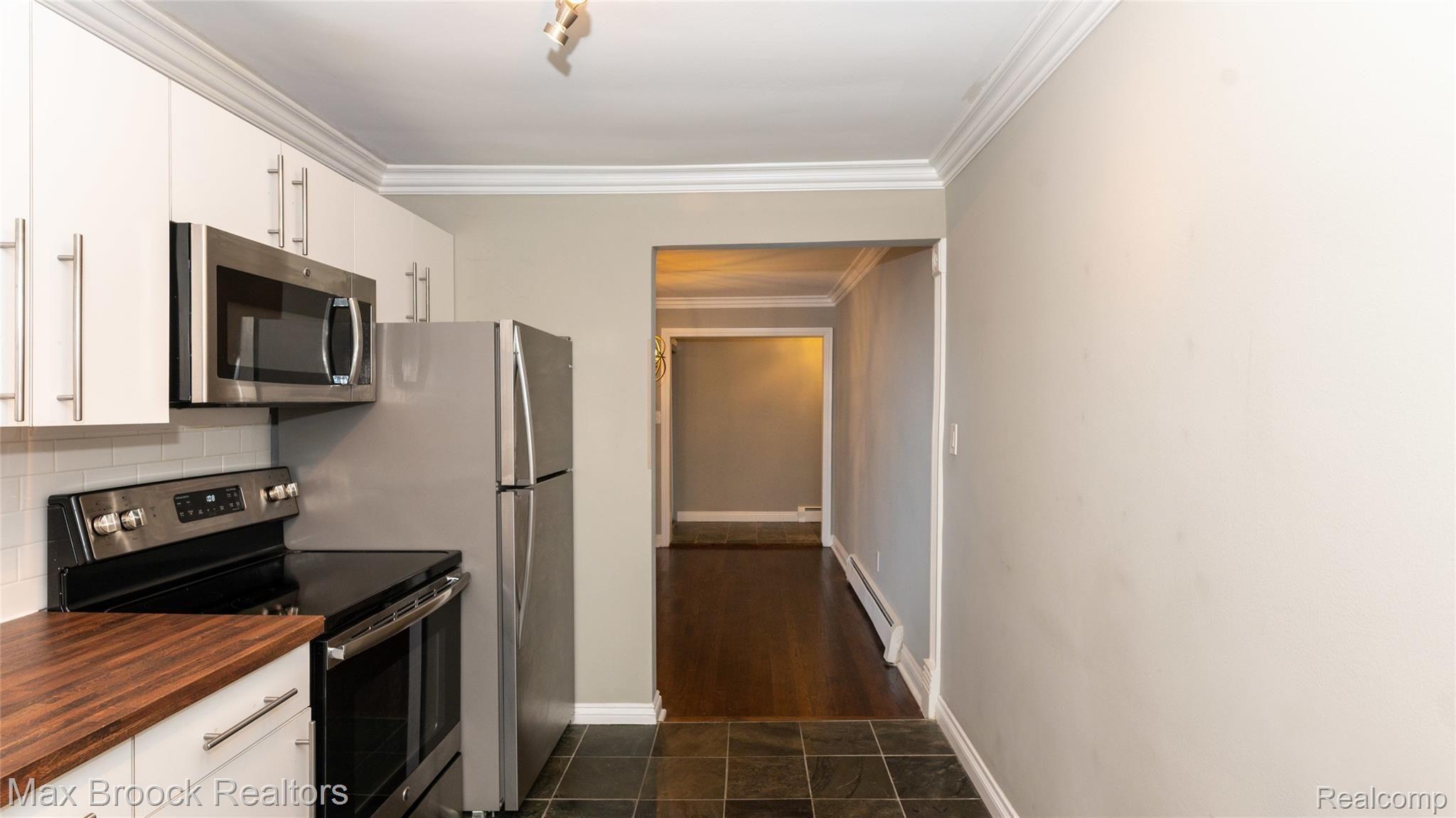 475 South Adams Road, Unit 3 Birmingham, MI 48009 - Photo 5 of 26 024_11.jpg