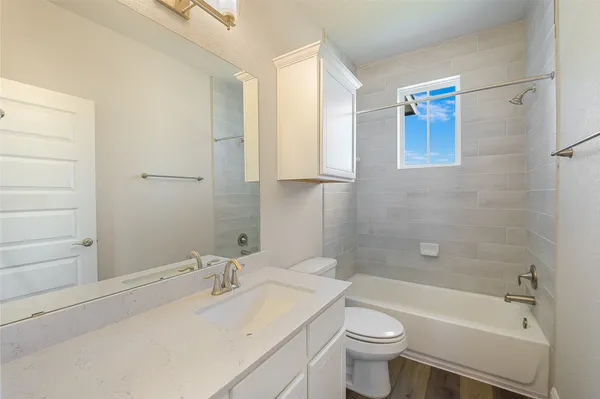 $2,200 | 3203 Burnside Circle, Lago Vista, TX 78645