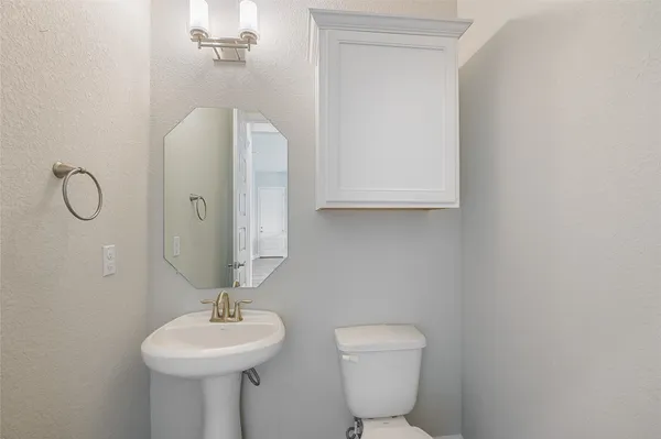 $2,200 | 3203 Burnside Circle, Lago Vista, TX 78645