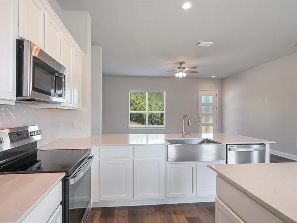 $2,200 | 3203 Burnside Circle, Lago Vista, TX 78645