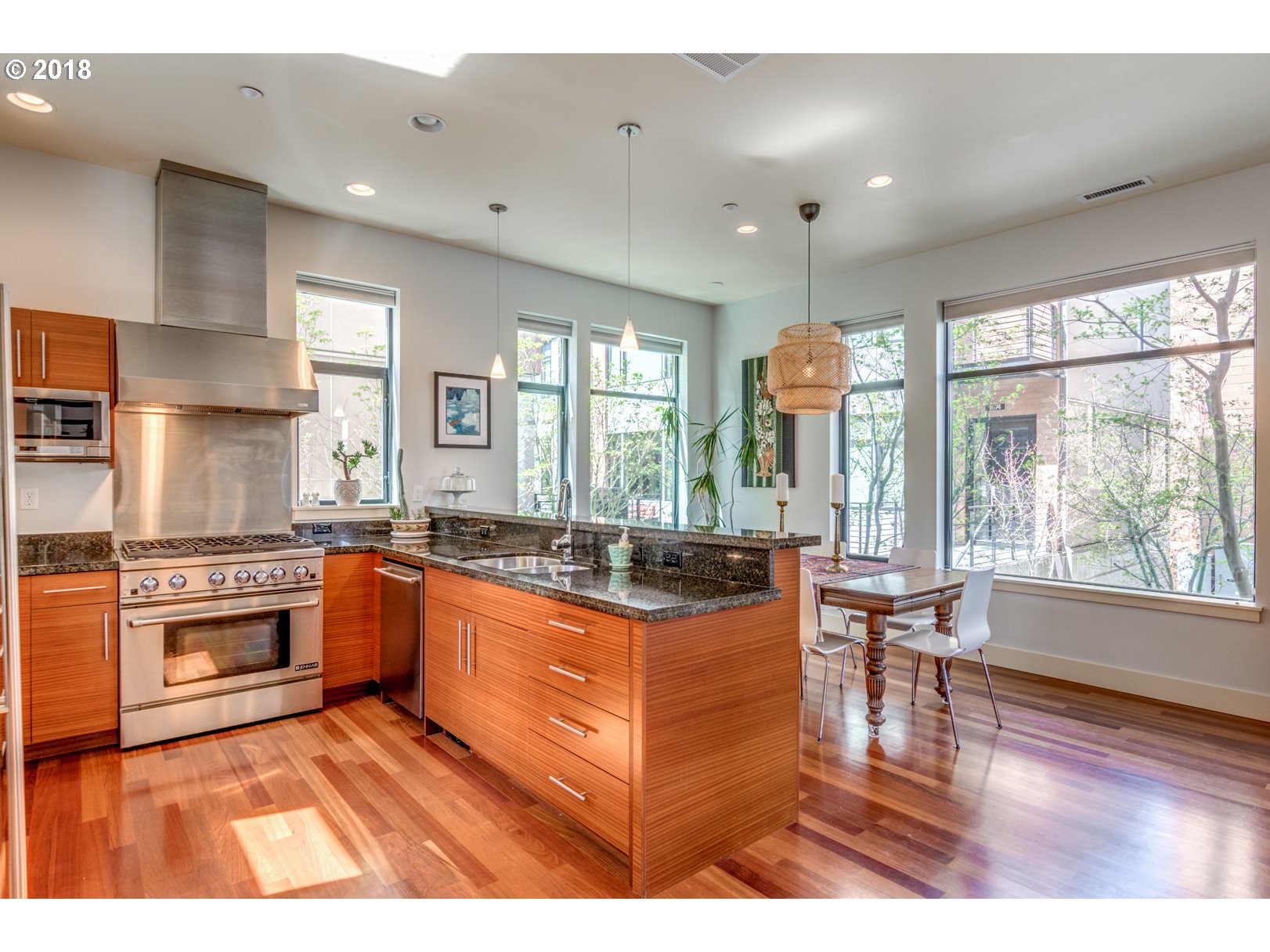 1662 Northwest Riverscape Street Portland, OR 97209 - Photo 12 of 32 Gallery Image 12