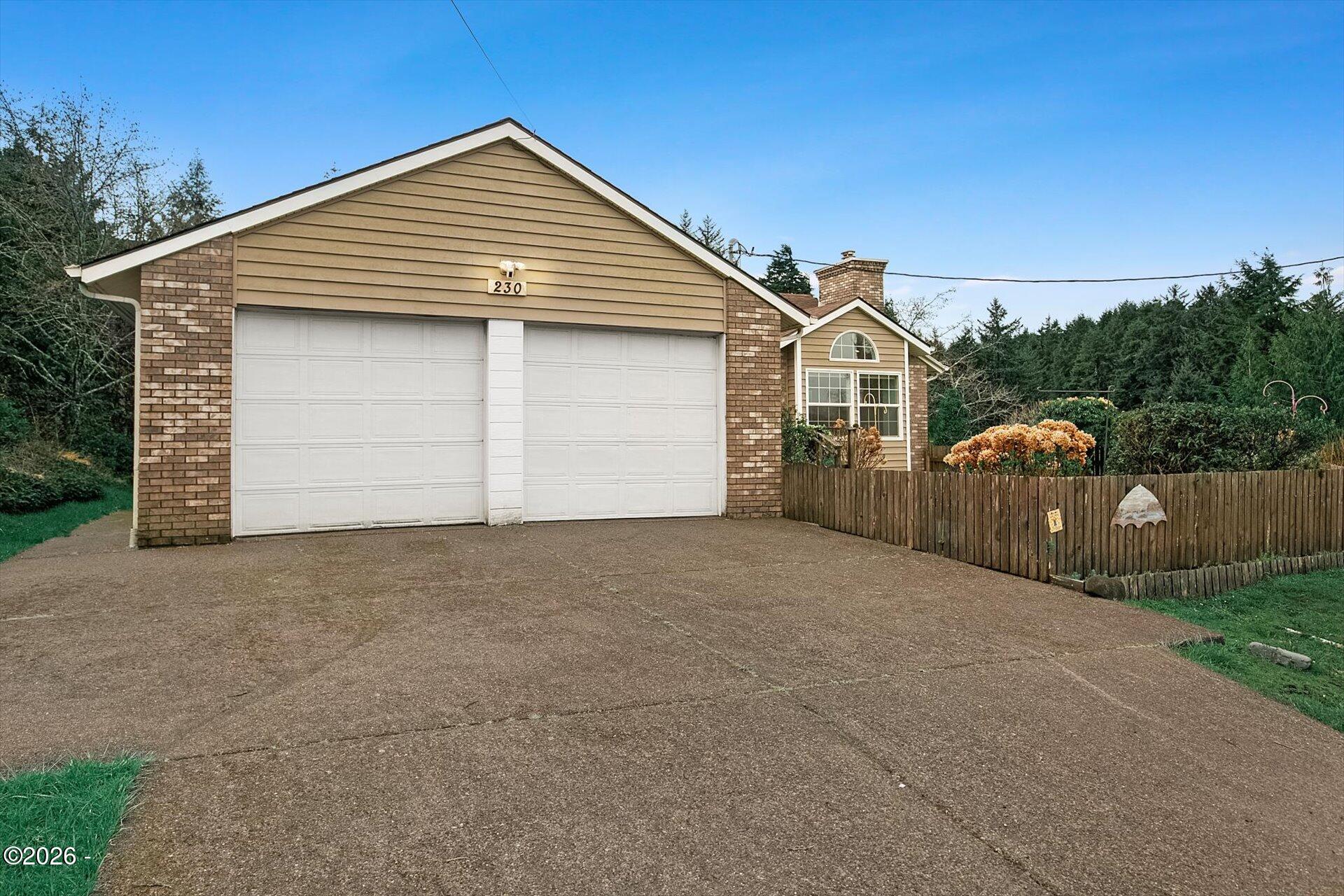230 Southwest Cedar Street Waldport, OR 97394 - Photo 7 of 50