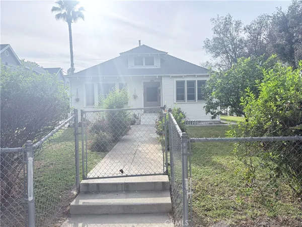 $1,800 | 473 North Euclid Avenue, Unit 2, Pasadena, CA 91101