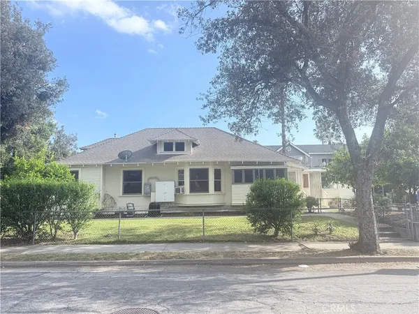 $1,800 | 473 North Euclid Avenue, Unit 2, Pasadena, CA 91101