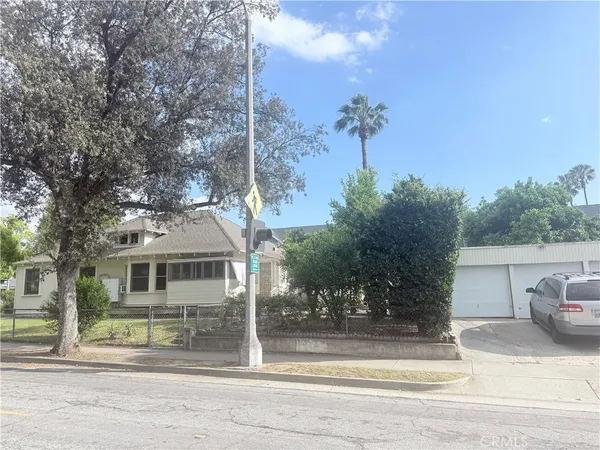 $1,800 | 473 North Euclid Avenue, Unit 2, Pasadena, CA 91101