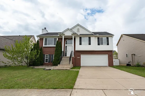$299,900 | 728 Falcon Drive, Dundee, MI 48131