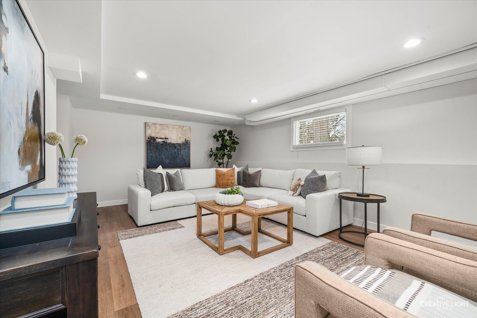 704 Plainfield Road Downers Grove, IL 60516 - Photo 22 of 36 a living room with furniture