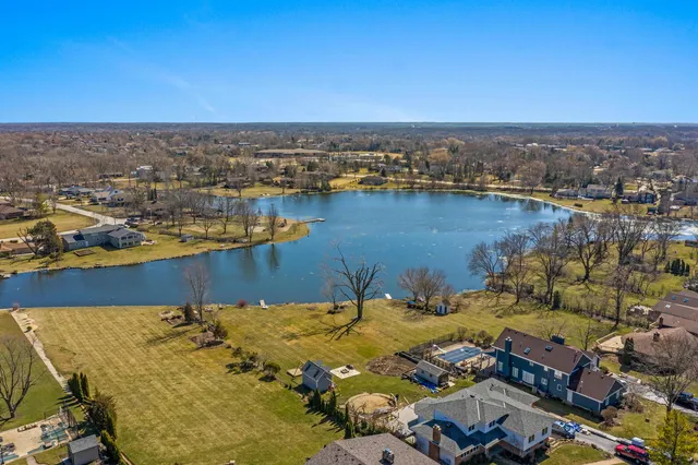 $670,000 | 704 Plainfield Road, Downers Grove, IL 60516