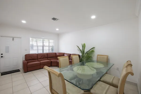 $3,000 | 4591 Purdy Lane, Unit 2, West Palm Beach, FL 33415