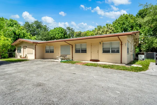 $3,000 | 4591 Purdy Lane, Unit 2, West Palm Beach, FL 33415