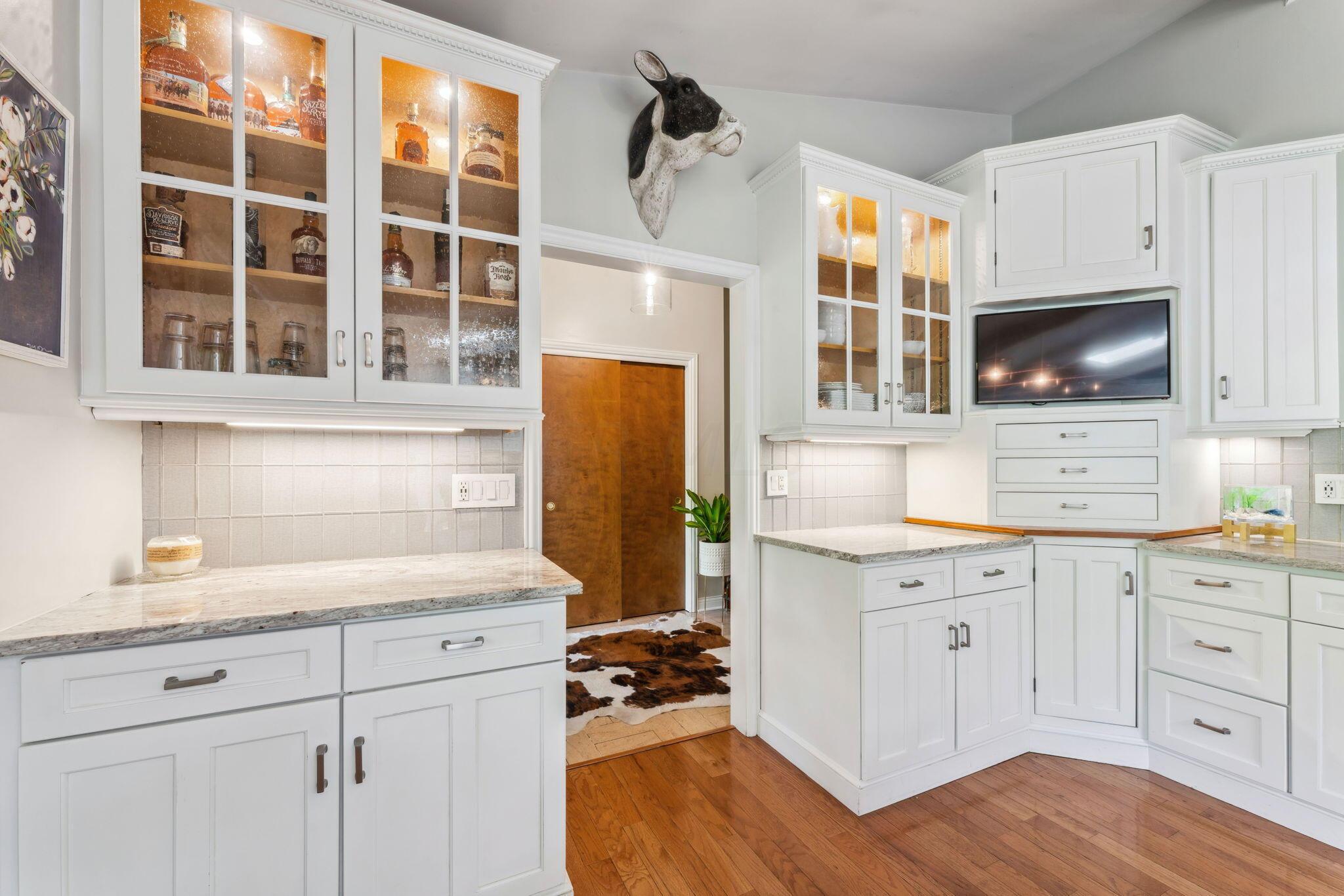 4103 Winfield Road Columbus, OH 43220 - Photo 23 of 91 Kitchen