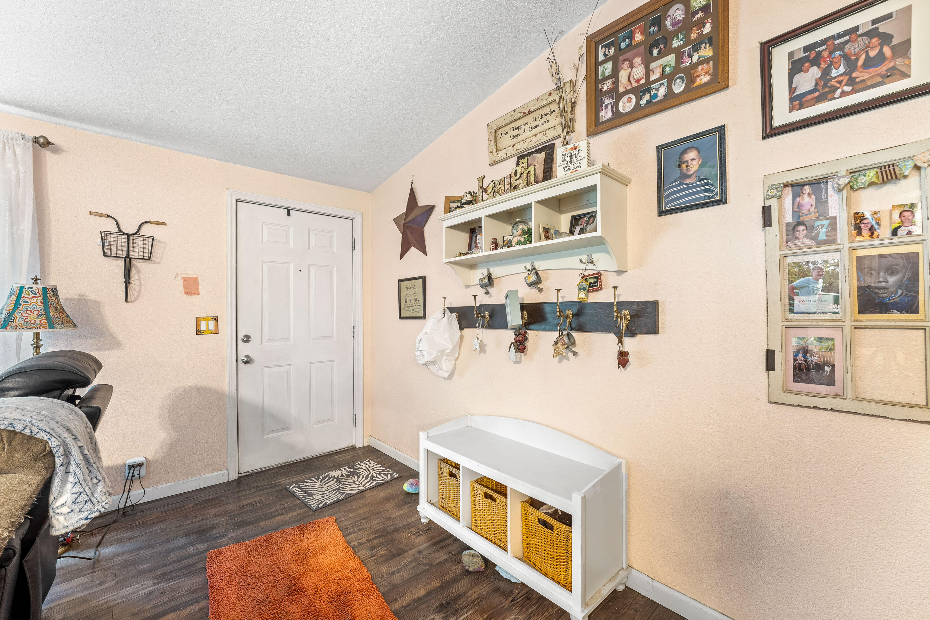 320 Fields Road Williams, OR 97544 - Photo 5 of 33 INT (6 of 16)