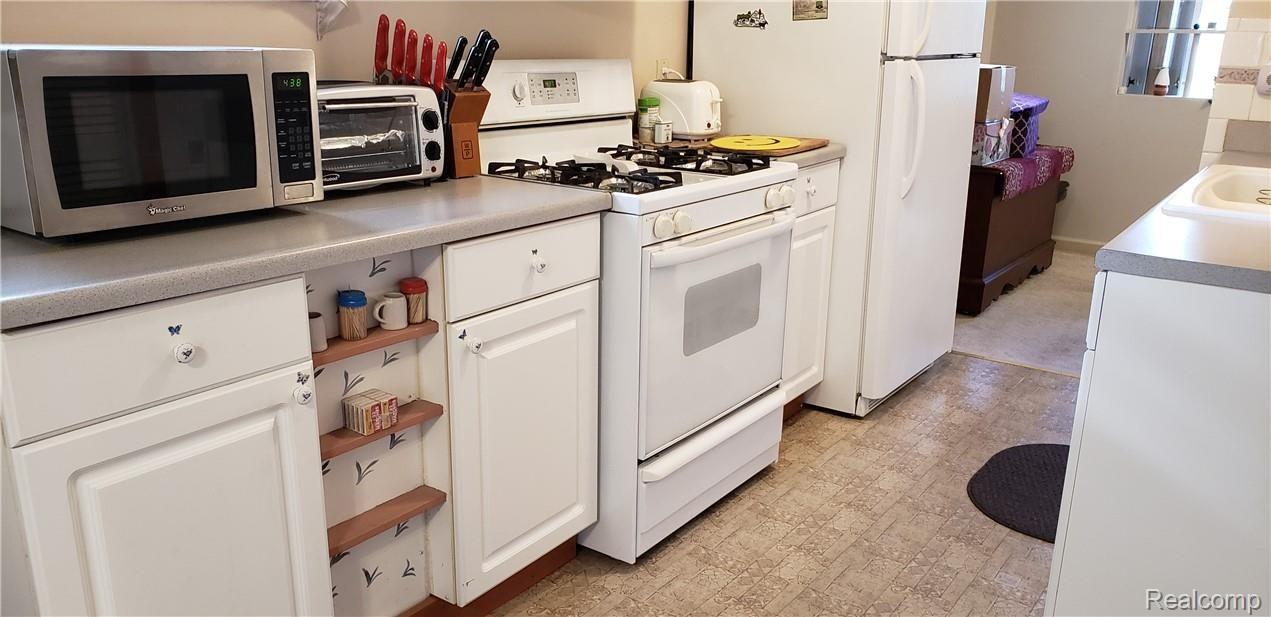 27019 Van Born Road Taylor, MI 48180 - Photo 9 of 22 20180915_163837.jpg