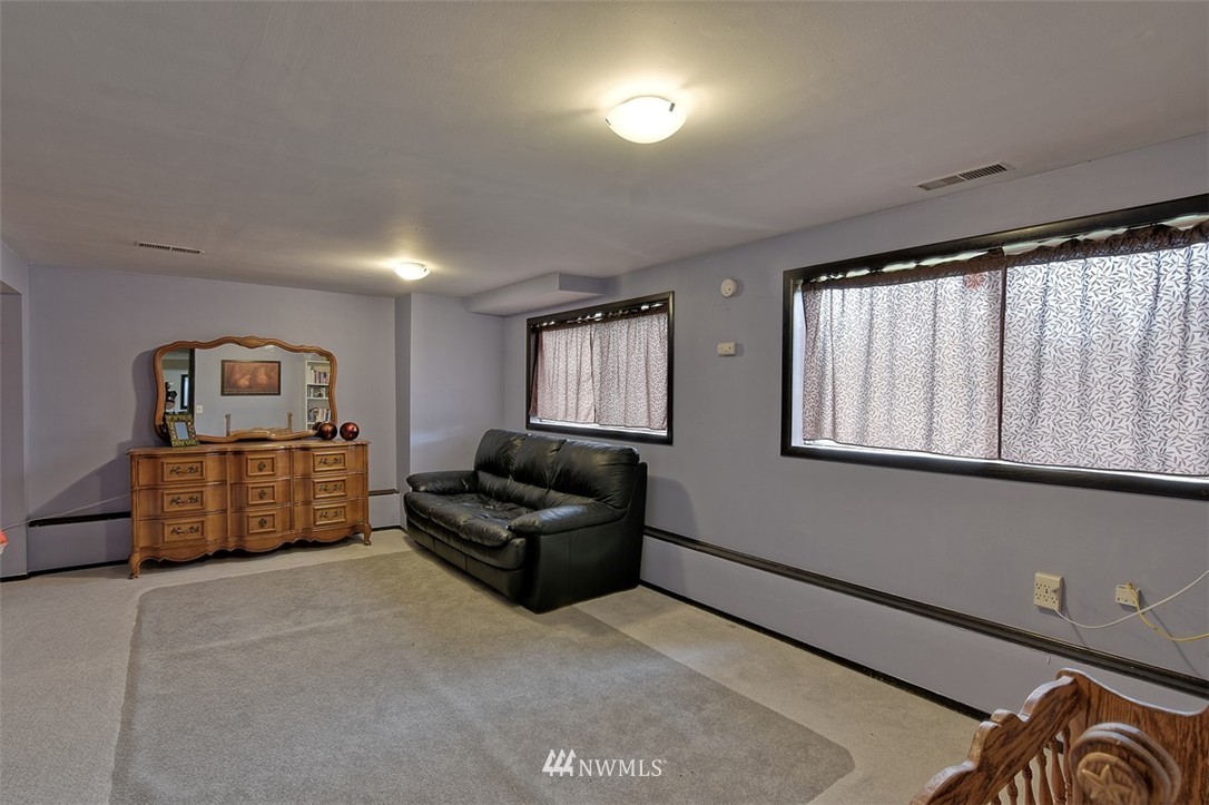 318 217th Place Southwest Bothell, WA 98021 - Photo 17 of 22