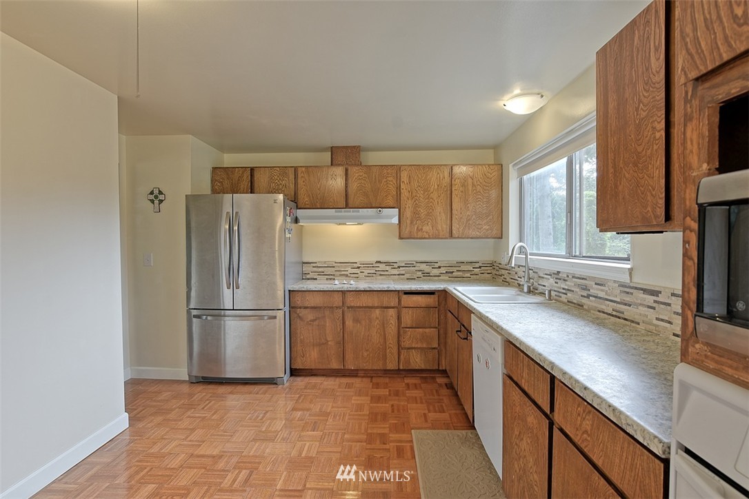 318 217th Place Southwest Bothell, WA 98021 - Photo 7 of 22