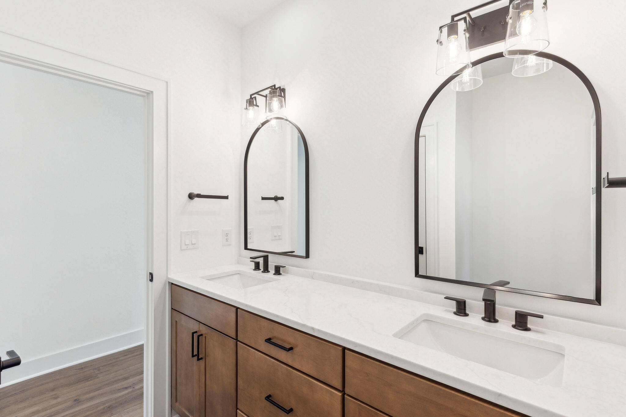 3917 Delinger Dr Mount Mount Pleasant, SC 29466 - Photo 52 of 73 Large Upstairs Bath