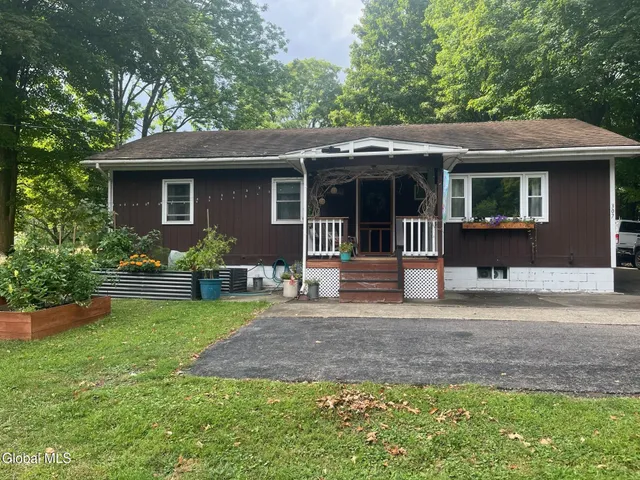 $229,900 | 307 Pearl Street, Crown Point, NY 12928