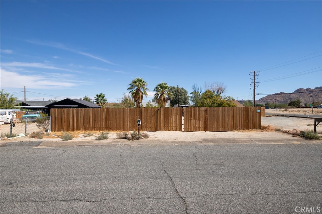 6443 Valley View Street Joshua Tree, CA 92252 - Photo 20 of 27