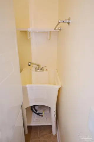 a view of a house with backyard and porch