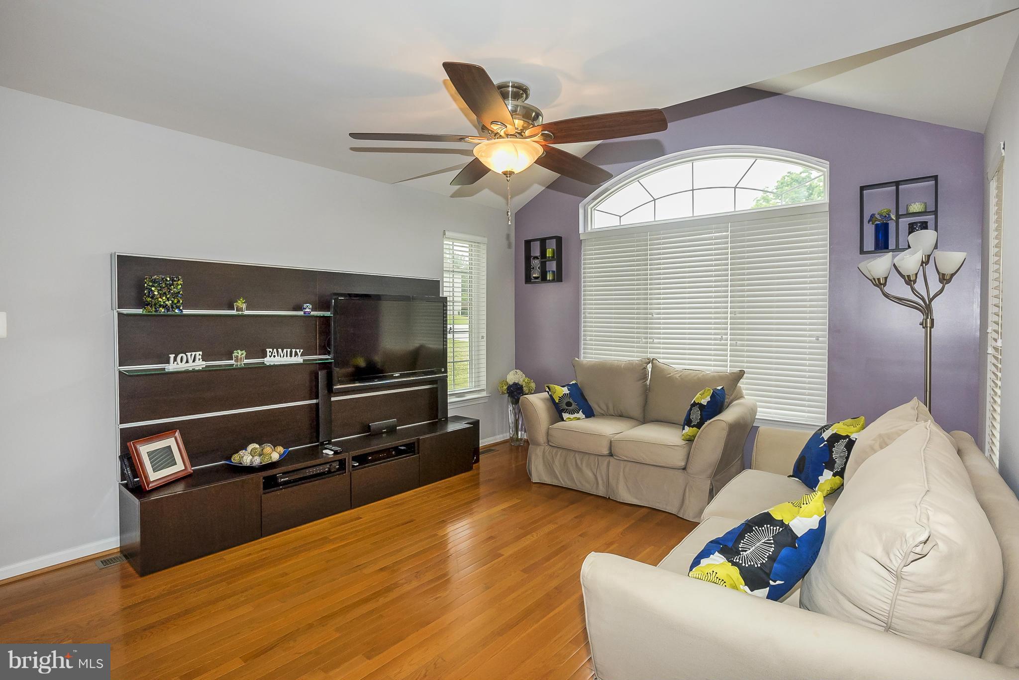 2702 Hillsdale Road Baltimore, MD 21207 - Photo 12 of 30 Living Room