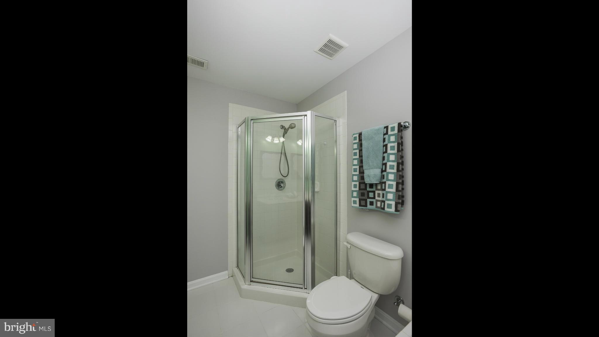 2702 Hillsdale Road Baltimore, MD 21207 - Photo 22 of 30 Full Bath - Upper Level