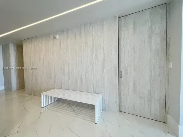 a view of entryway with shower