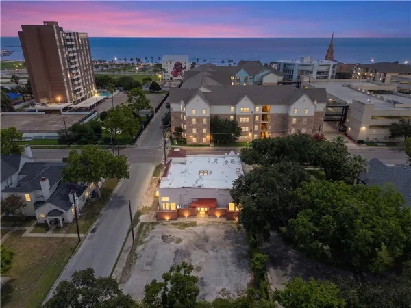 $465,000 | 801 South Carancahua Street, Corpus Christi, TX 78401