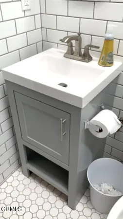 $8,000 | 4909 1/2 South Central Avenue, Los Angeles, CA 90011