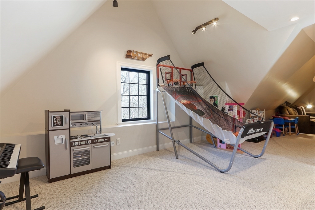 26 Greylock Road Newton, MA 02465 - Photo 22 of 28