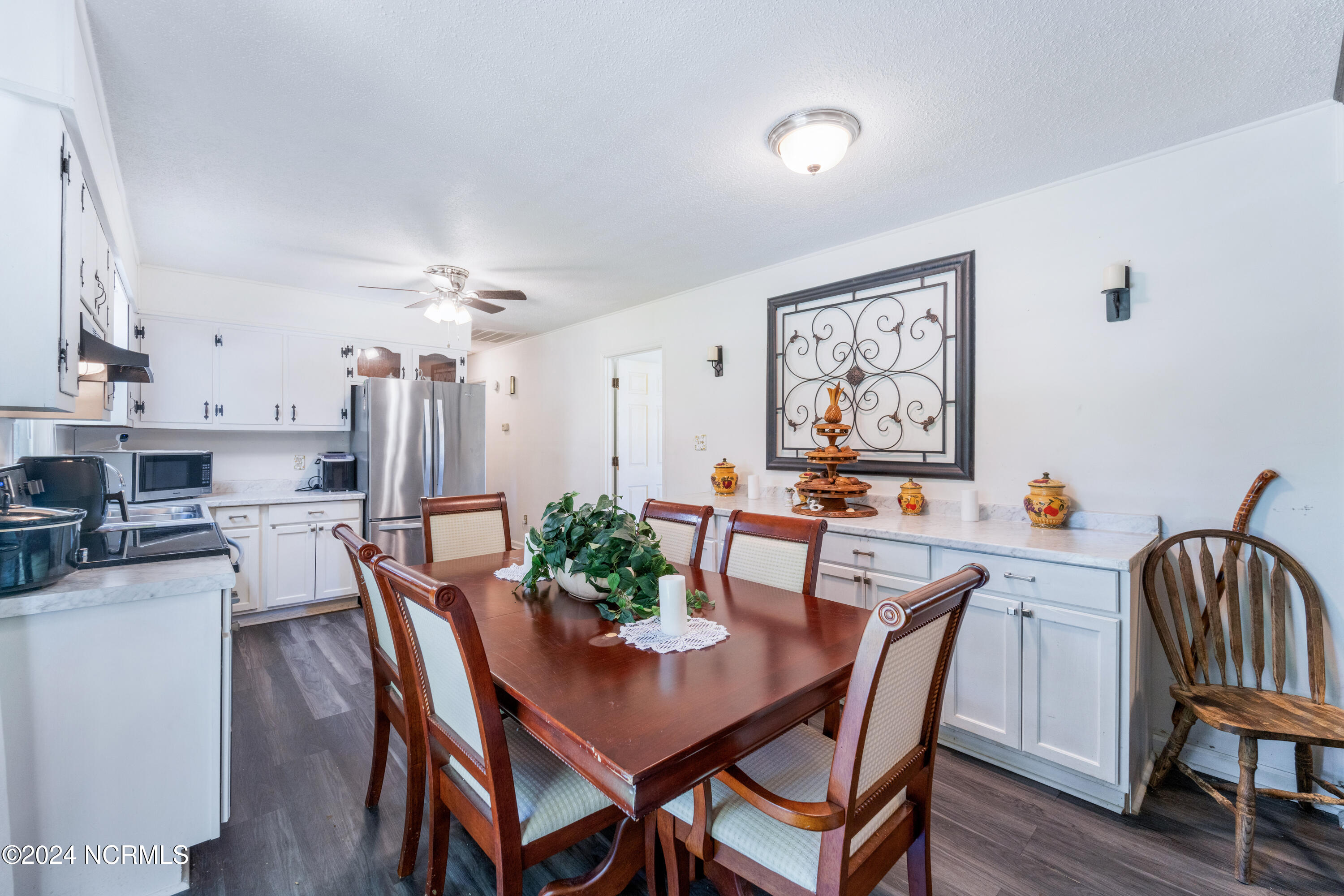 192 Summersill School Road Jacksonville, NC 28540 - Photo 5 of 38 Kitchen/Dinning