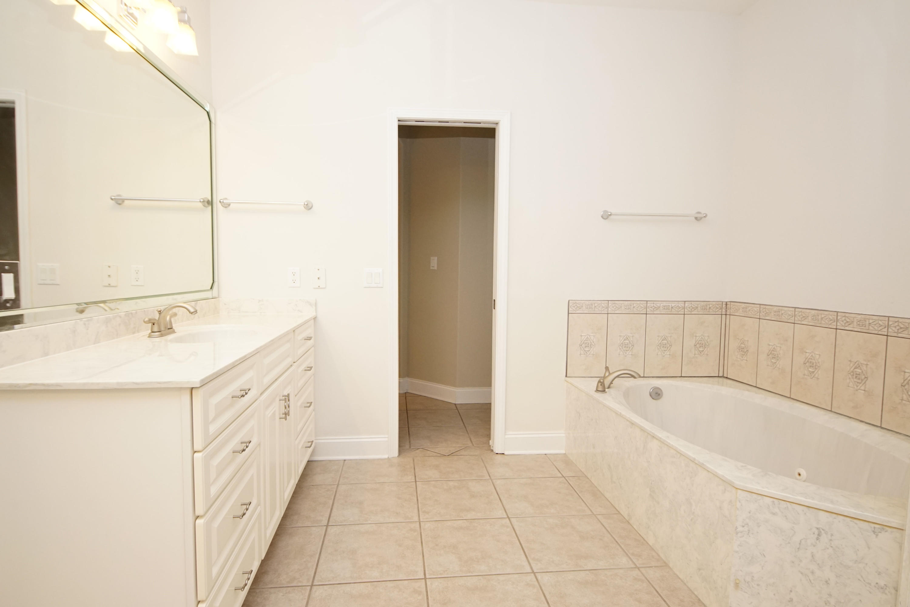 4423 Parsoni Loop Crestview, FL 32536 - Photo 40 of 57 4423ParsoniMasterBthr90