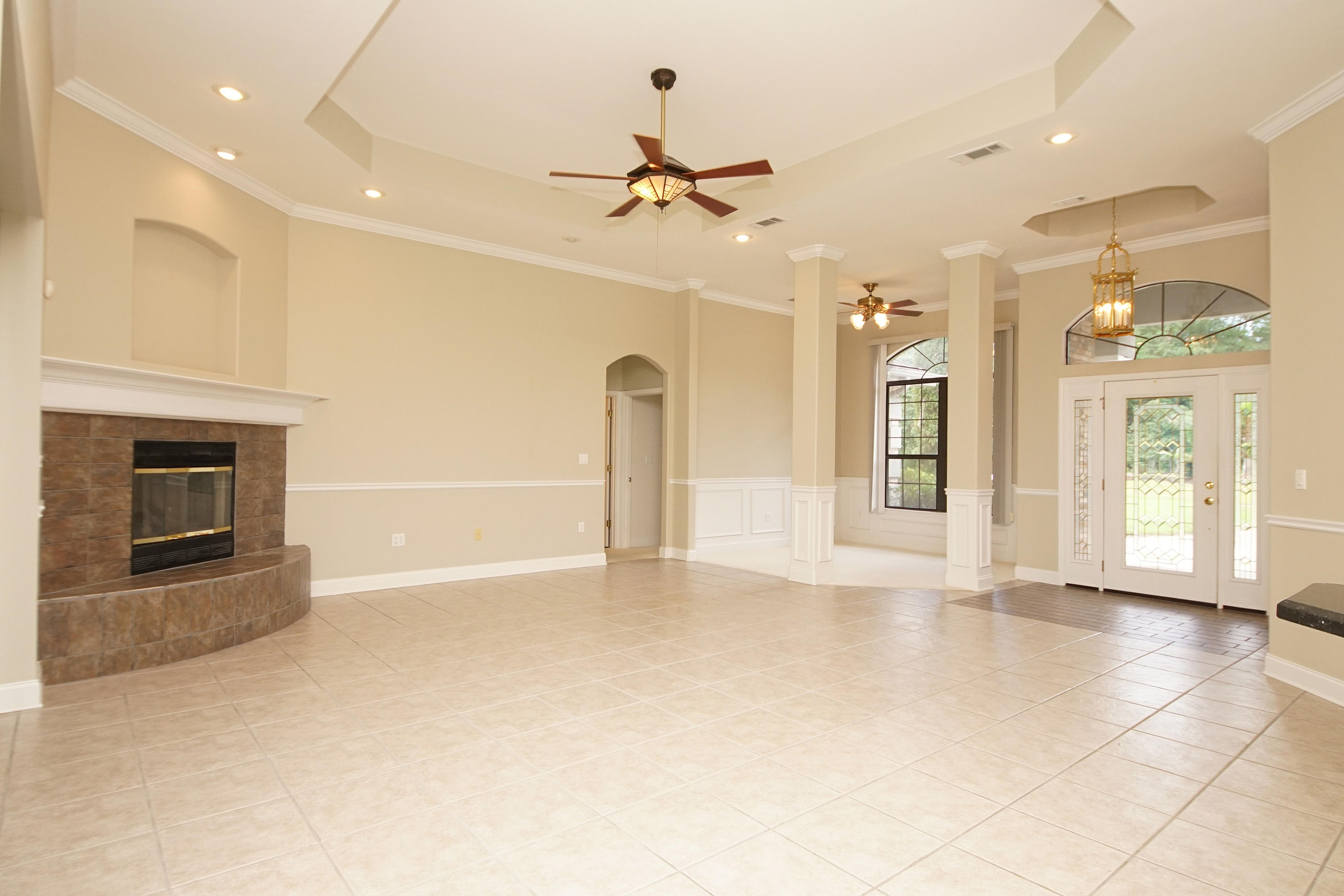4423 Parsoni Loop Crestview, FL 32536 - Photo 8 of 57 4423ParsoniLivEnt