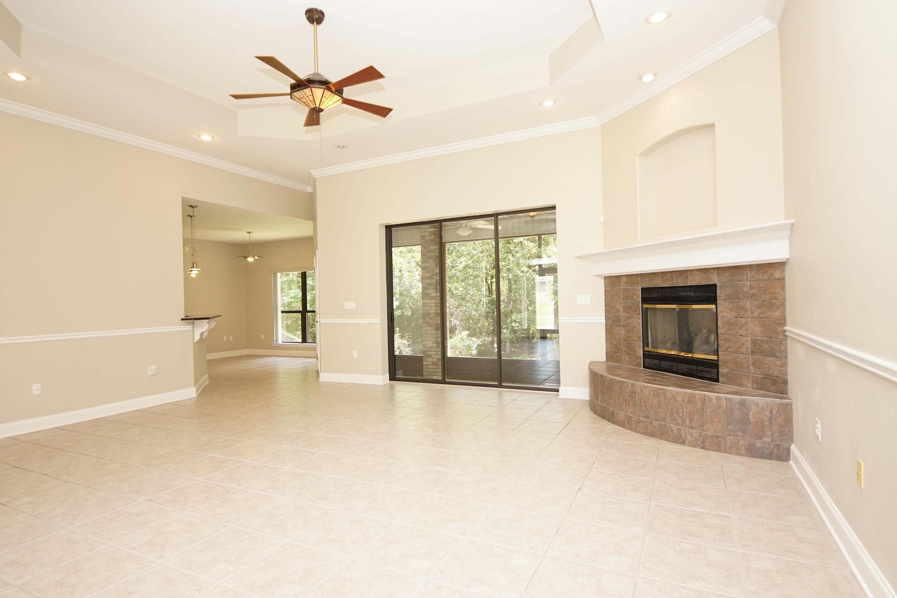 4423 Parsoni Loop Crestview, FL 32536 - Photo 10 of 57 4423ParsoniLiv2
