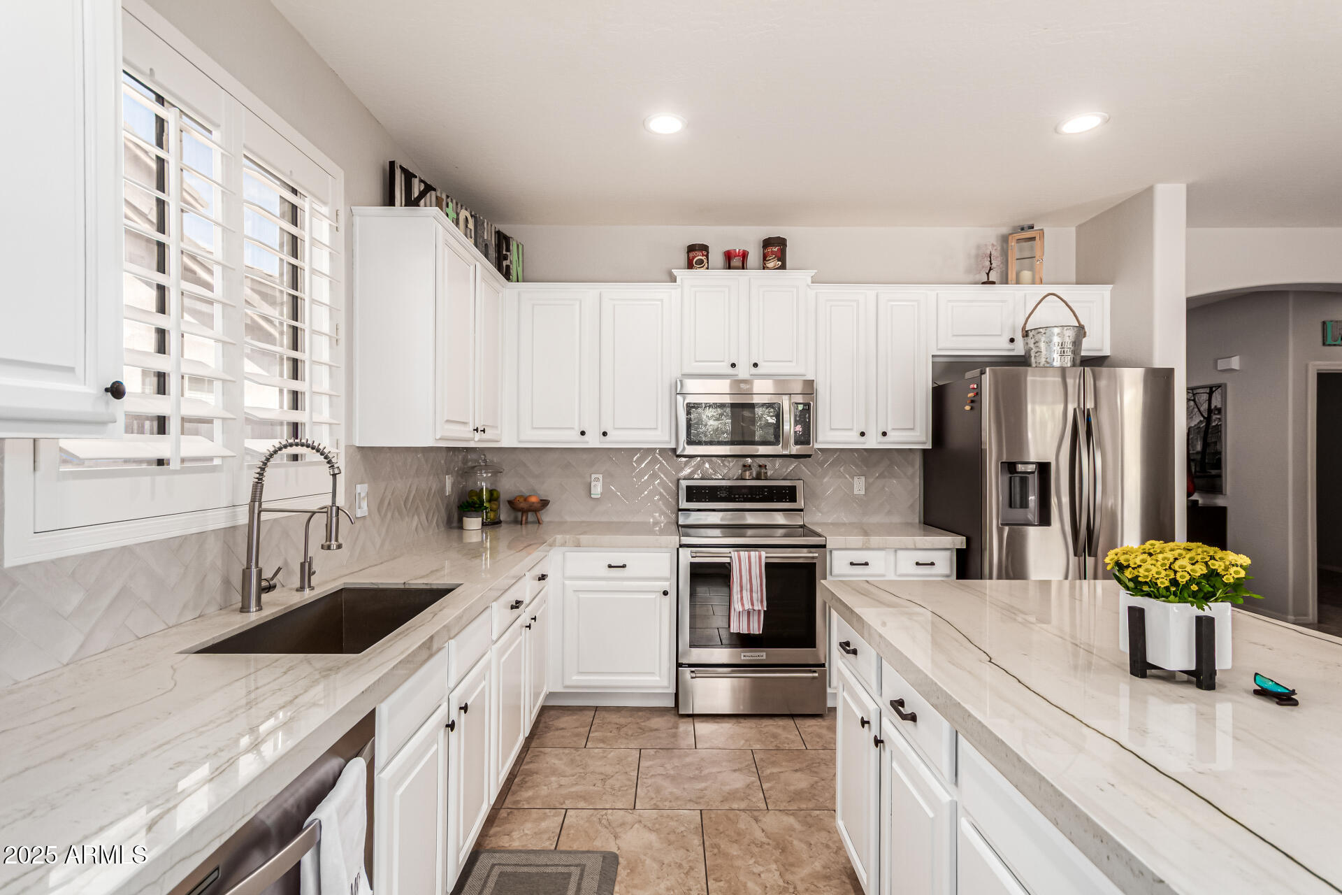 241 W. Roadrunner Dr. Chandler, AZ 85286 - Photo 12 of 44 Quartzite countertops