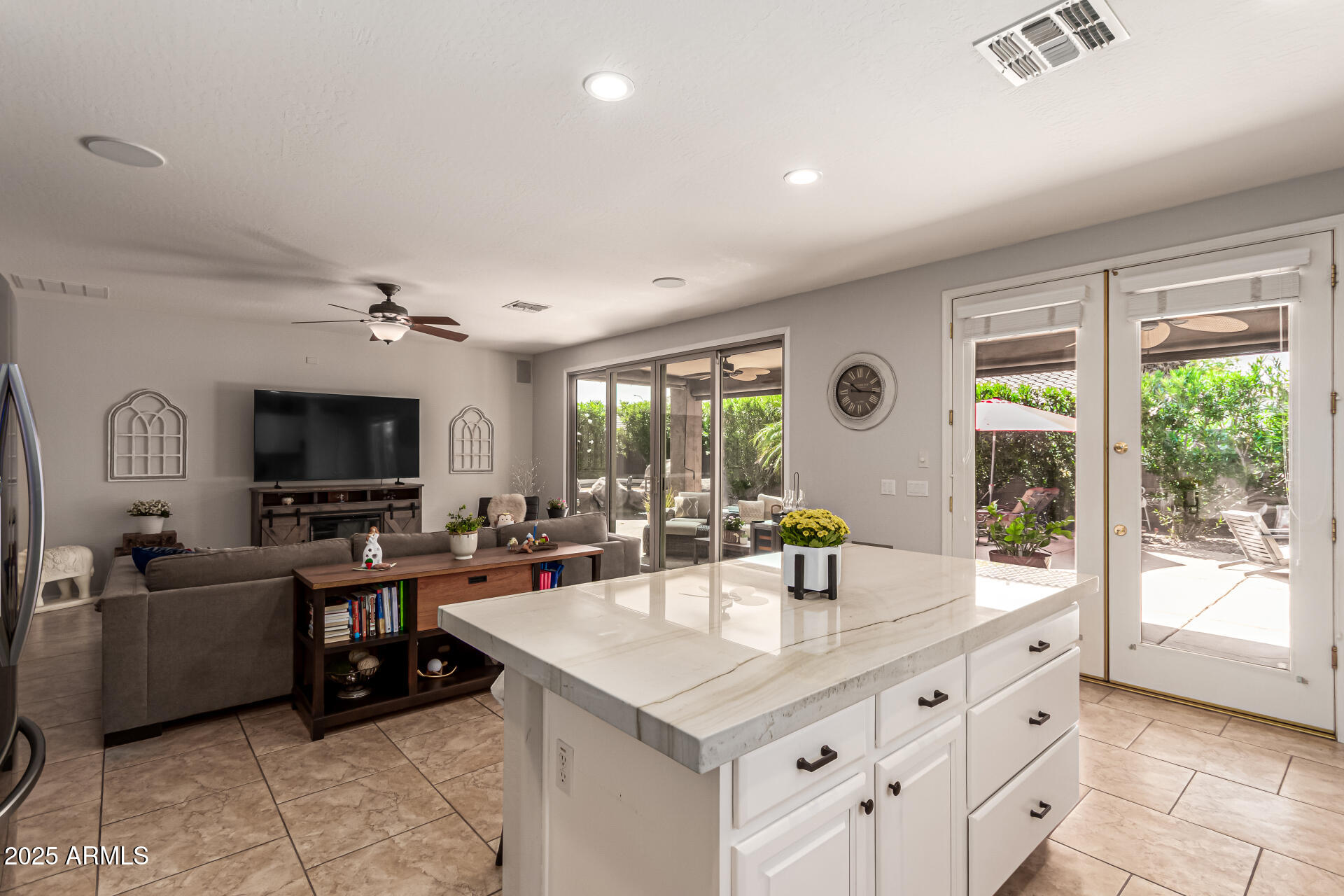 241 W. Roadrunner Dr. Chandler, AZ 85286 - Photo 14 of 44 Kitchen Family room