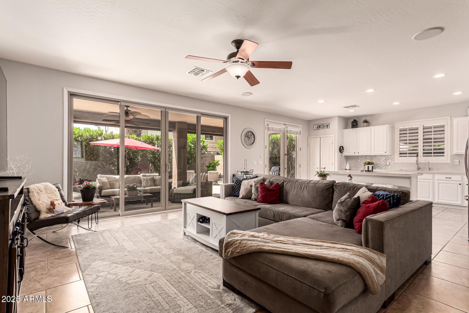 241 W. Roadrunner Dr. Chandler, AZ 85286 - Photo 7 of 44 Great room