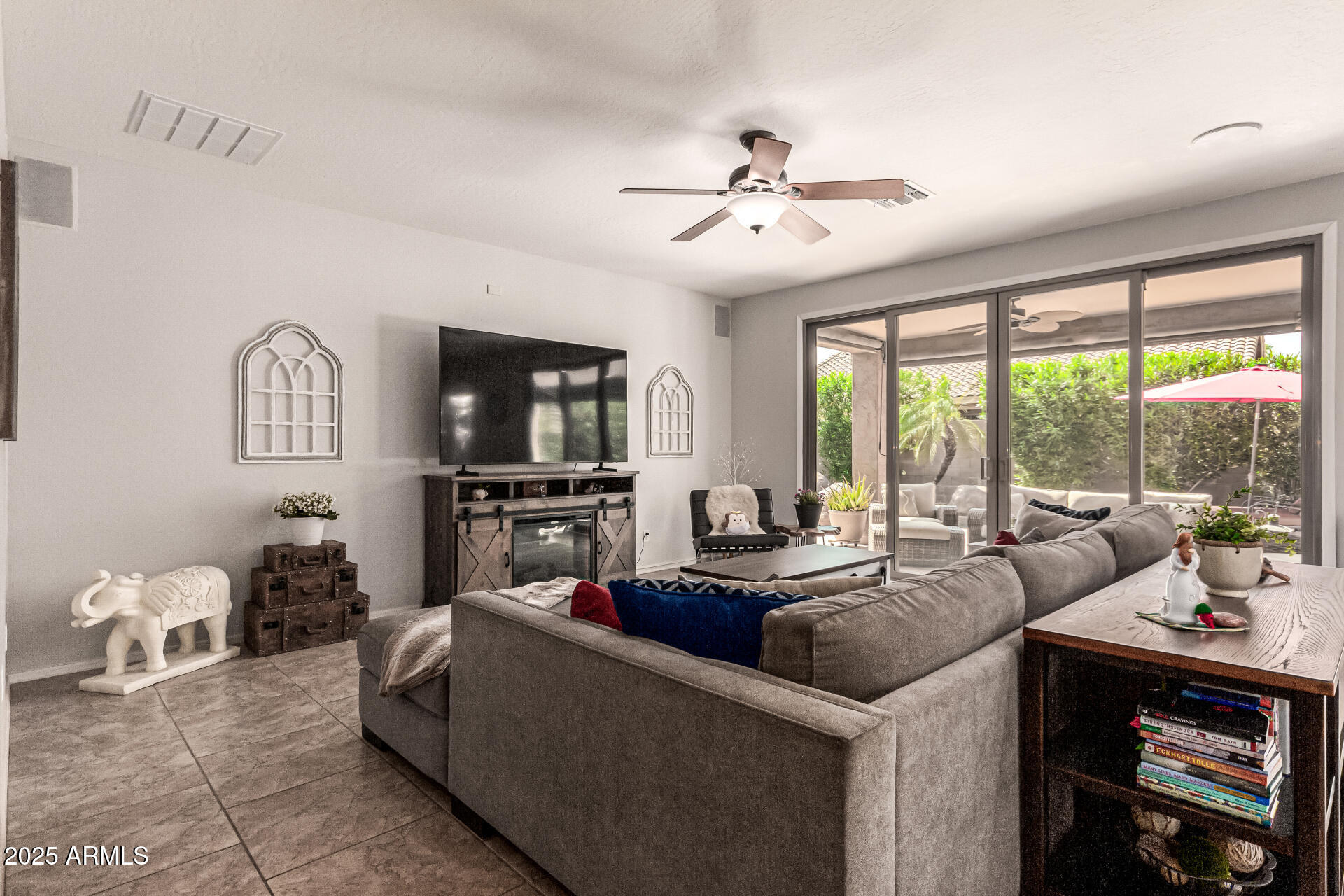 241 W. Roadrunner Dr. Chandler, AZ 85286 - Photo 8 of 44 Great room