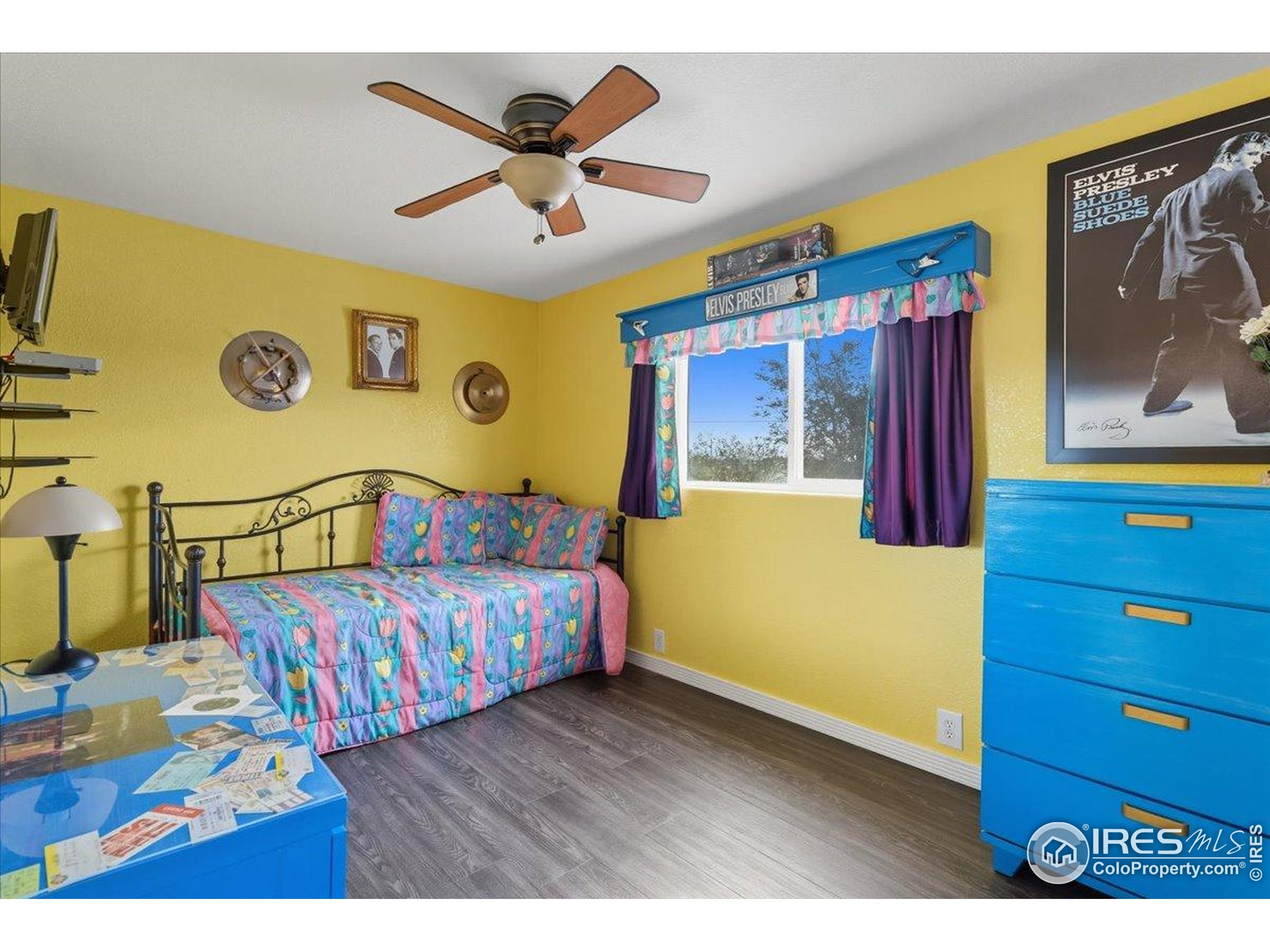 7133 North Co Road 19 Fort Collins, CO 80524 - Photo 33 of 50 a bedroom with a bed and a painting on the wall
