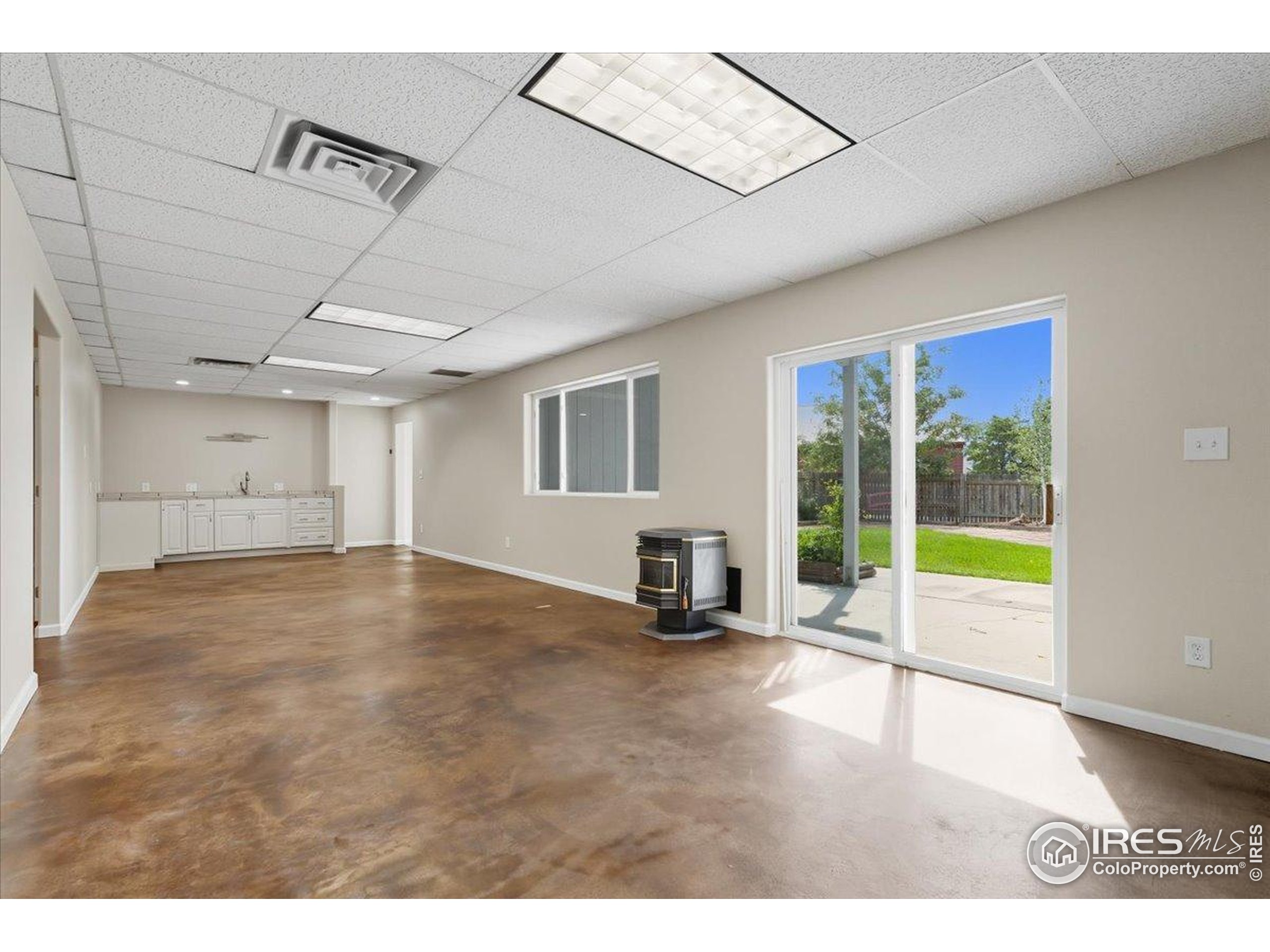 7133 North Co Road 19 Fort Collins, CO 80524 - Photo 38 of 50 a view of an empty room with a window