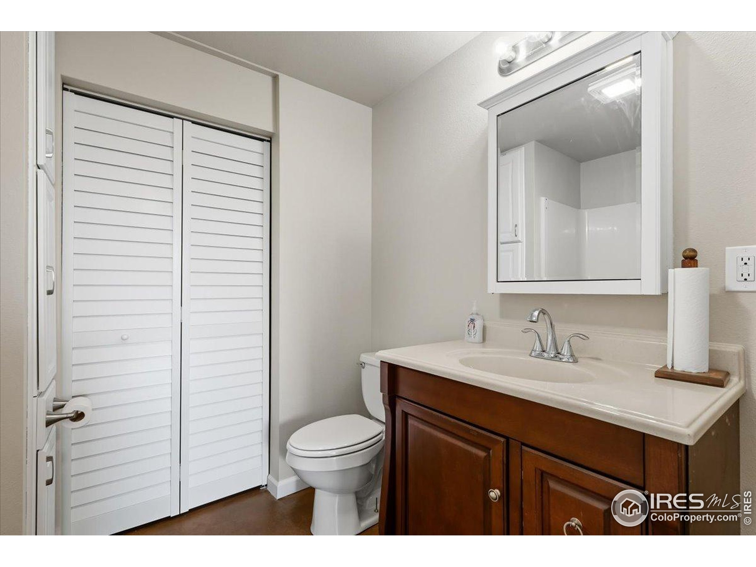 7133 North Co Road 19 Fort Collins, CO 80524 - Photo 41 of 50 a bathroom with a sink a toilet and mirror