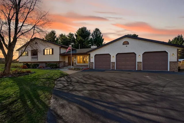 $599,000 | 7009 Barber Circle, Trenton, WI 53090